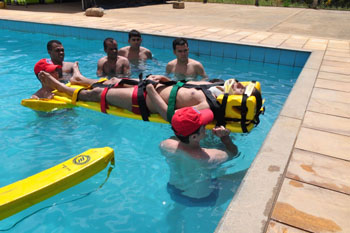 Bombeiros treinam para salvamento em piscinas alt